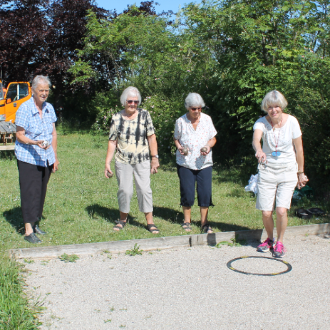 Motion for ældre. Sommer petanque tryout image