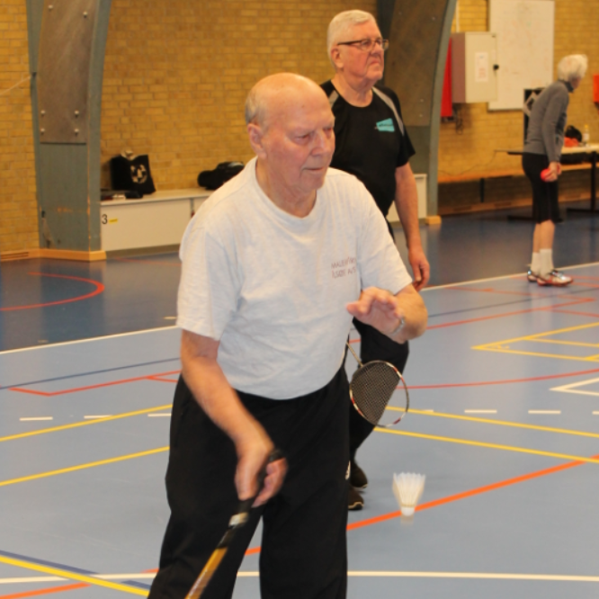 Motion for ældre. Gymnastik, billard, badminton mm tryout image