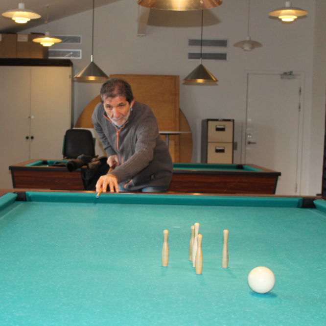 Motion for ældre. Gymnastik, billard, badminton mm tryout image