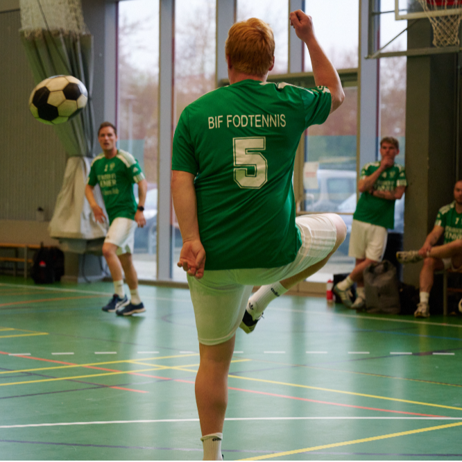 Fodtennis træning for alle (18+ år) tryout image