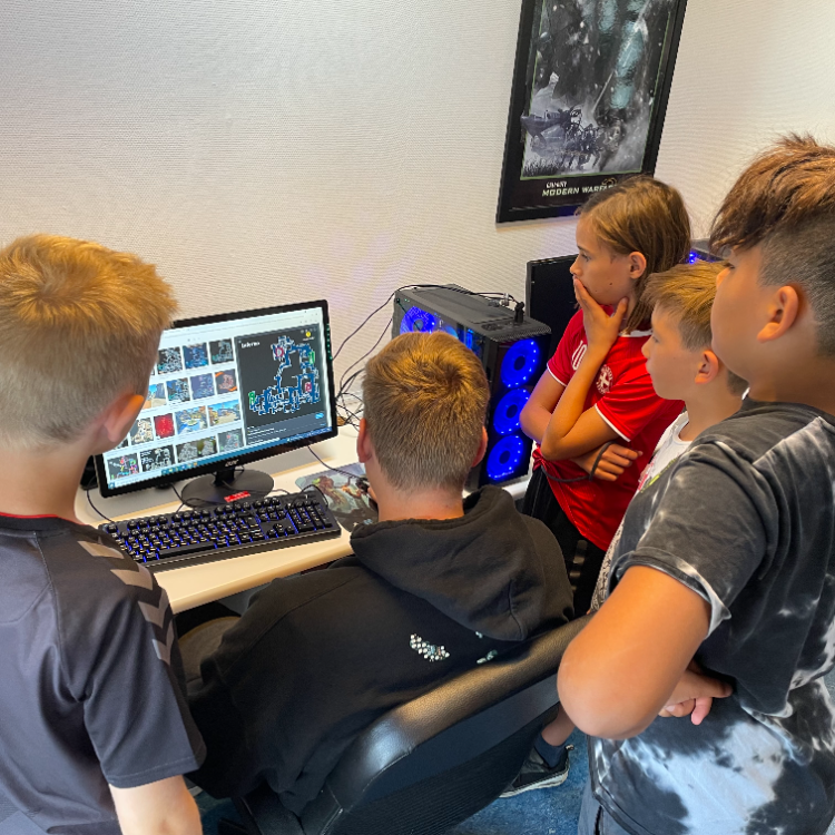 Minecraft & Fortnite mm. (Social Gaming / Kidz) tryout image