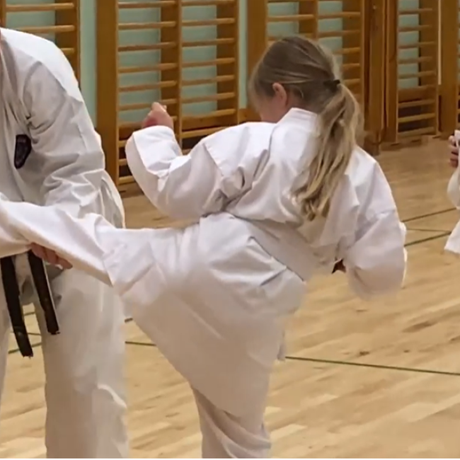Børnehold om Mandagen tryout image