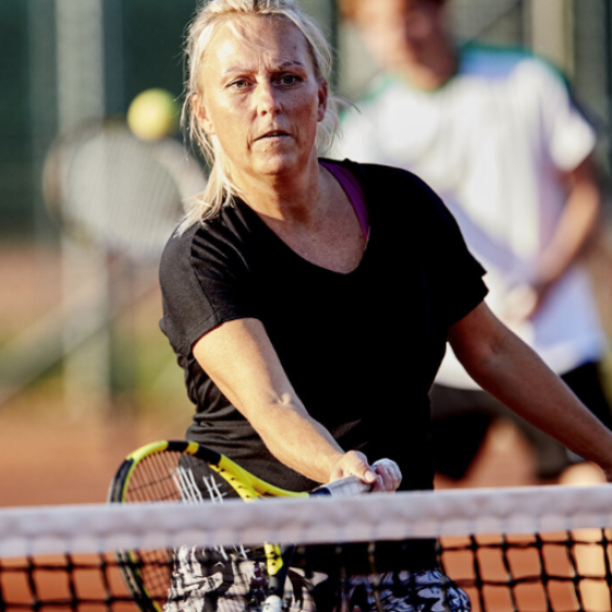 Gratis prøvetime: Tennis introduktion for voksne tryout image