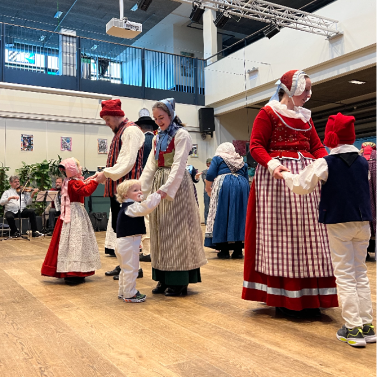 Dans på familieholdet tryout image