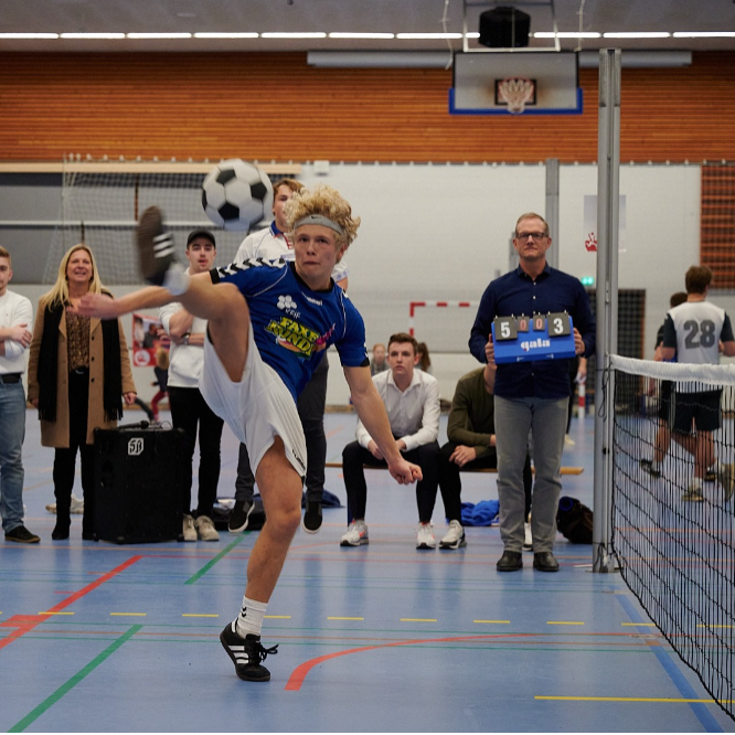 Fodtennistræning for juniorhold (10-15 år) tryout image
