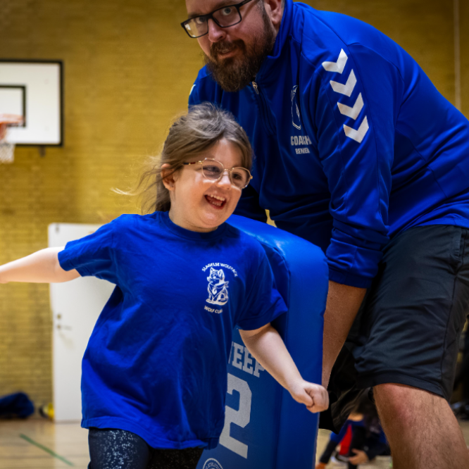 Tumle med football for 4-8 årige tryout image