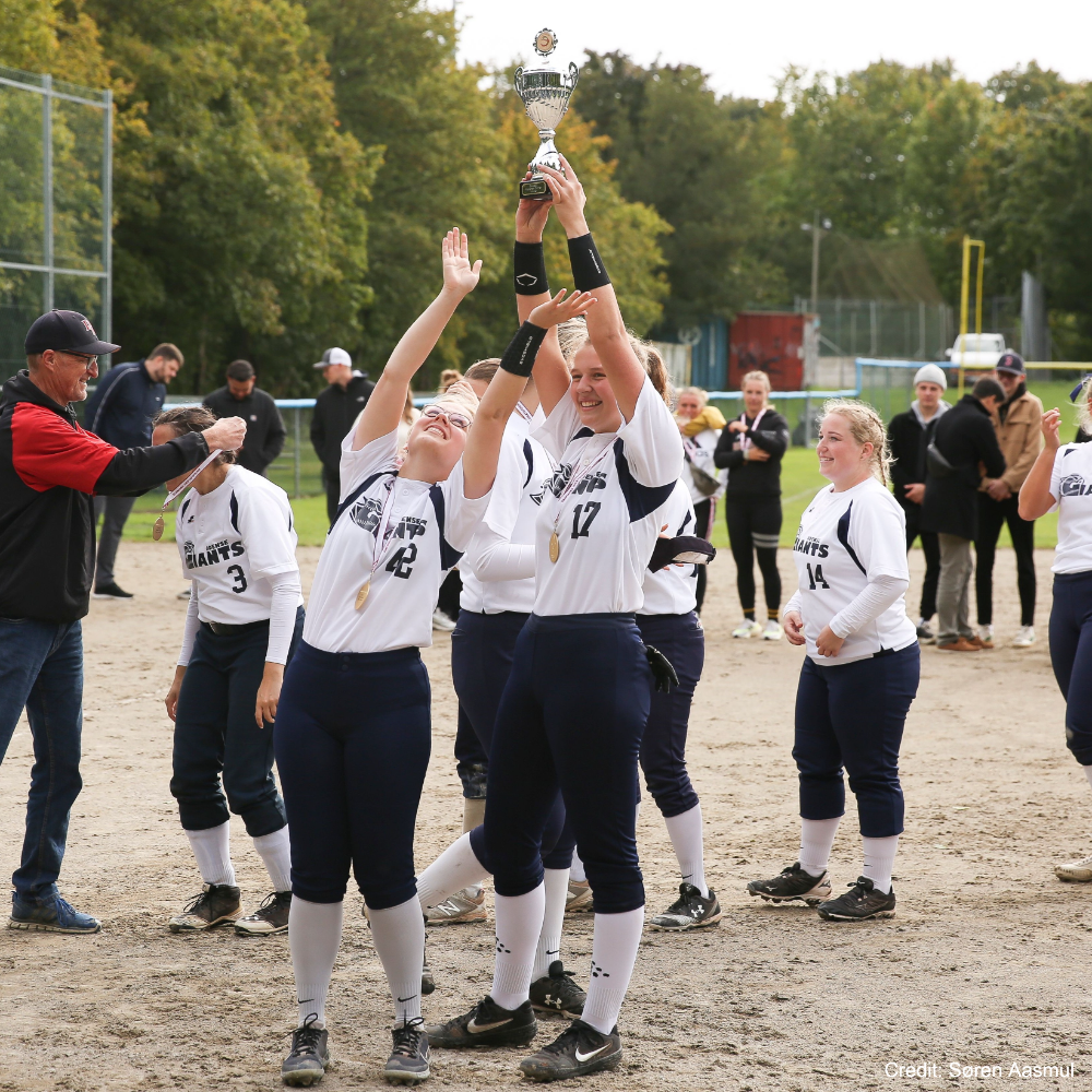 dame-1-division-softball-for-alle-1707056113