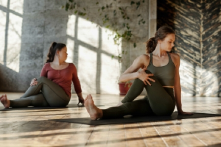 Styrk krop og sind med yoga med KB