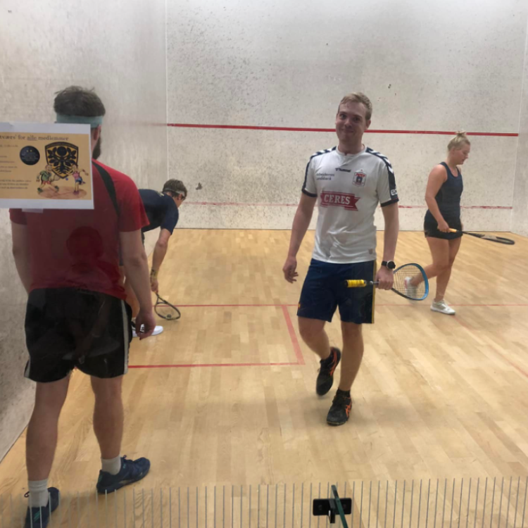 Squash – verdens sjoveste ketchersport!!! tryout image