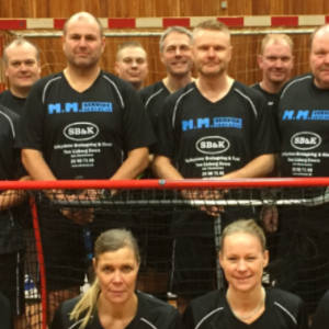 Motionshold MIX 50+ er holdet for ALLE (floorball)