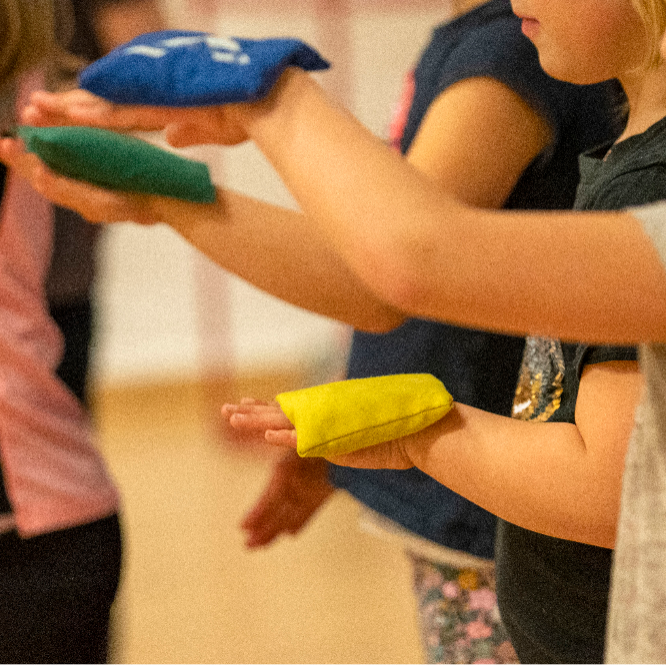 Leg og Sjov for familier med gymnastikredskaber tryout image