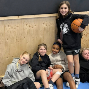 Basketball for piger i Nørrebrohallen 