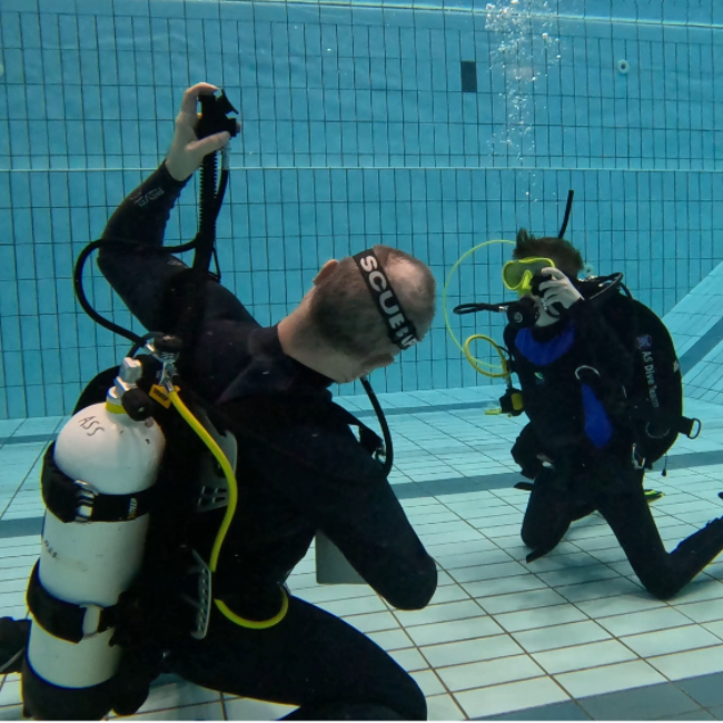 Prøv dykning med flaske (scuba) i svømmehal tryout image